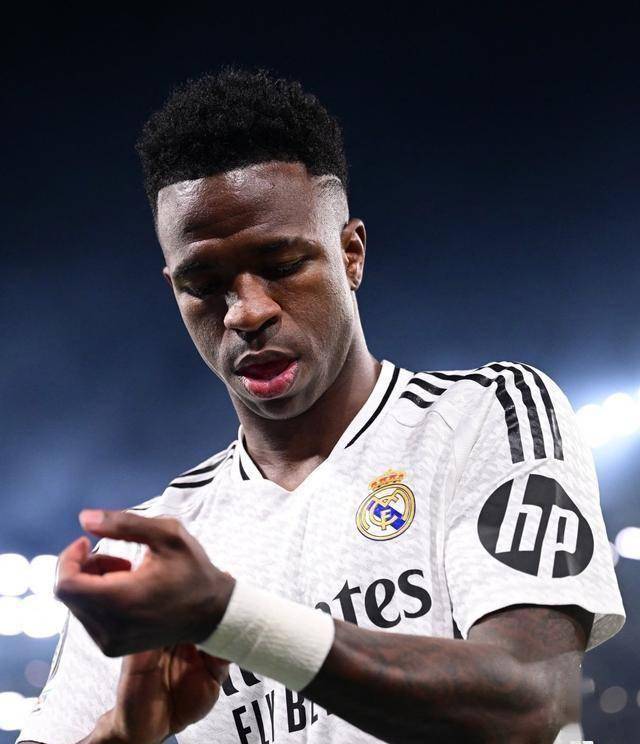 包含不来梅破门连连，取得关键胜利的词条