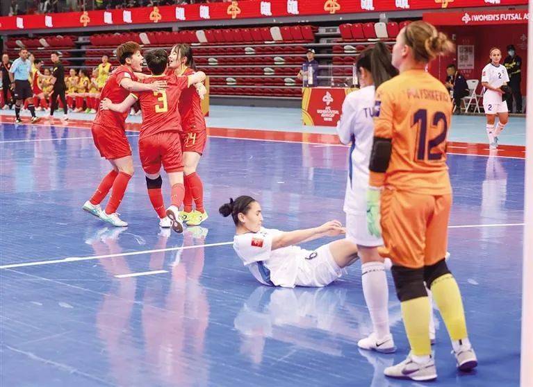 关于碾压对手：女子足球比赛中的全面压制的信息