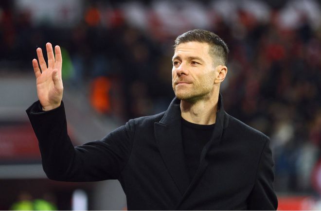 曼联传射建功，哈兰德新星横空出世，场边球探频频记笔记的简单介绍