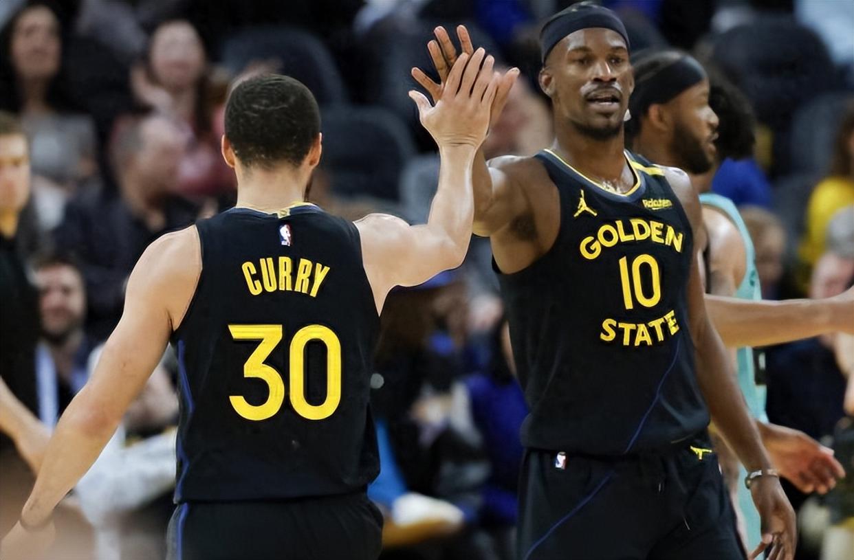 魔术绝杀时刻，黄蜂点燃赛场，库里迎来胜利！