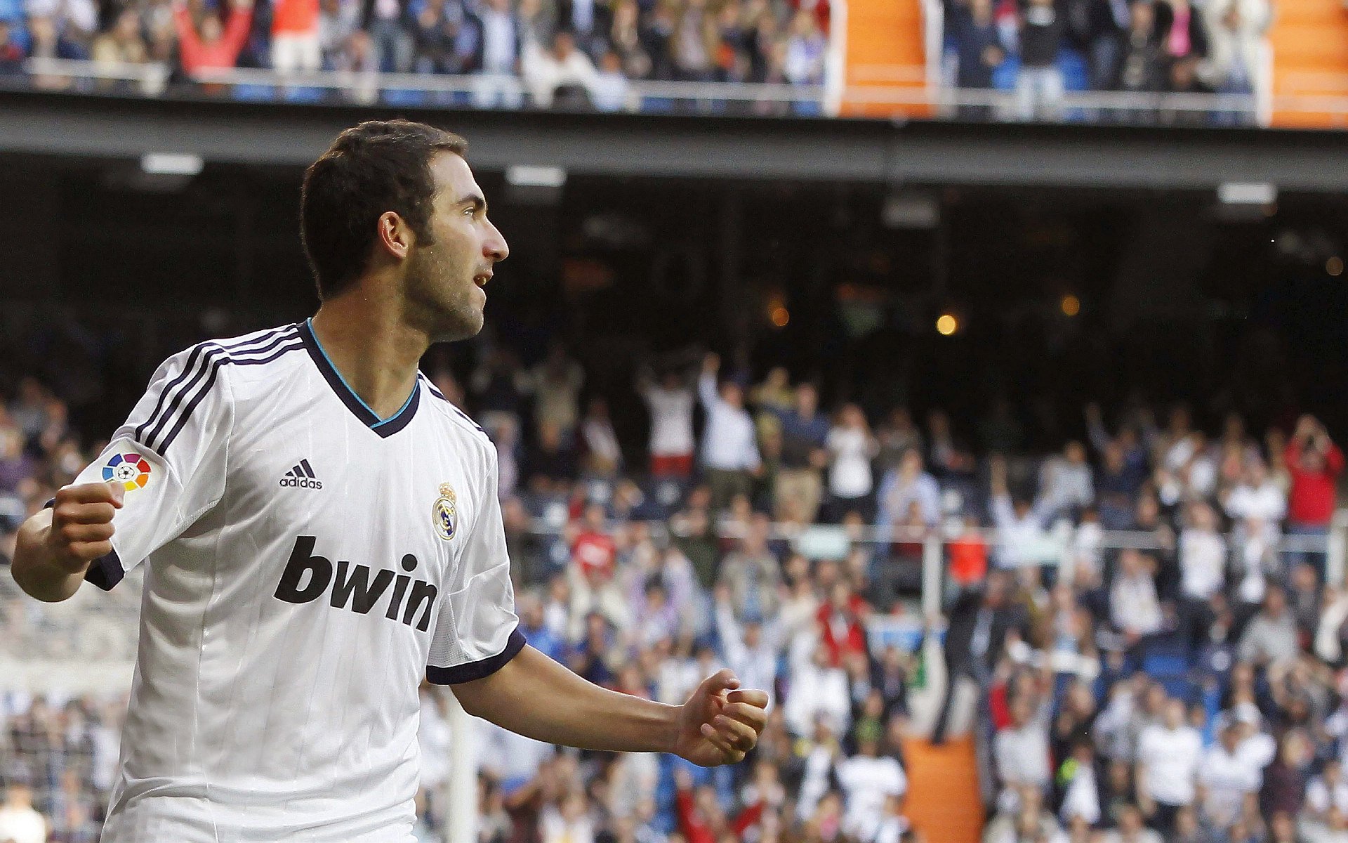 杜兰特在MAD比赛中高光表现，关键助攻引发热议！